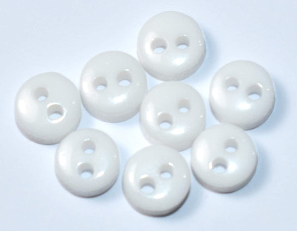 200 Pieces Tiny Buttons 2 Holes Doll Making Crafts (White 5.5 mm)